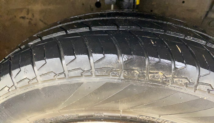 2015 Maruti Swift Dzire VXI, Petrol, Manual, 47,451 km, Right Front Tyre Tread