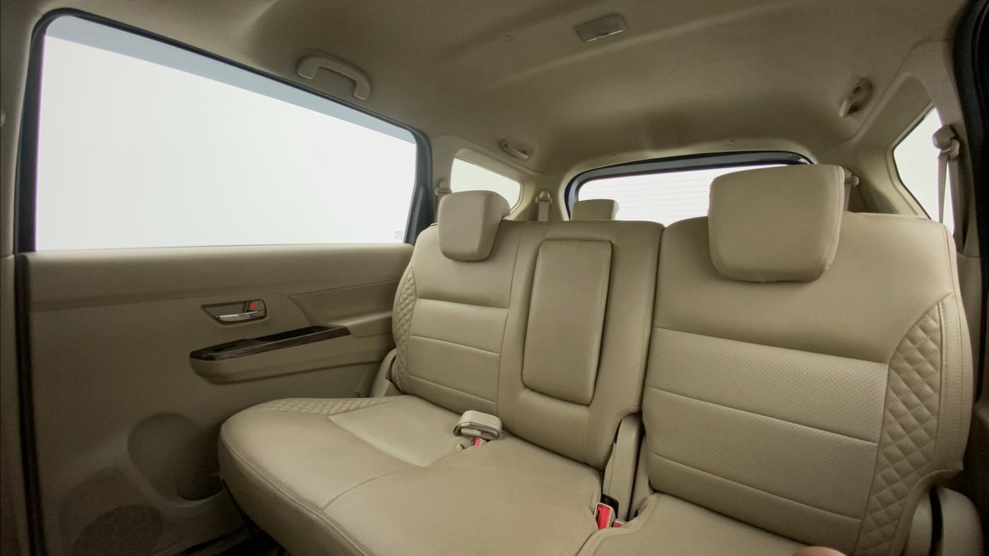 2018 Maruti Ertiga ZXI+ SHVS, Petrol, Manual, 33,675 km, Right Side Rear Door Cabin