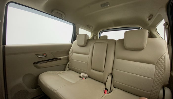 2018 Maruti Ertiga ZXI+ SHVS, Petrol, Manual, 33,675 km, Right Side Rear Door Cabin