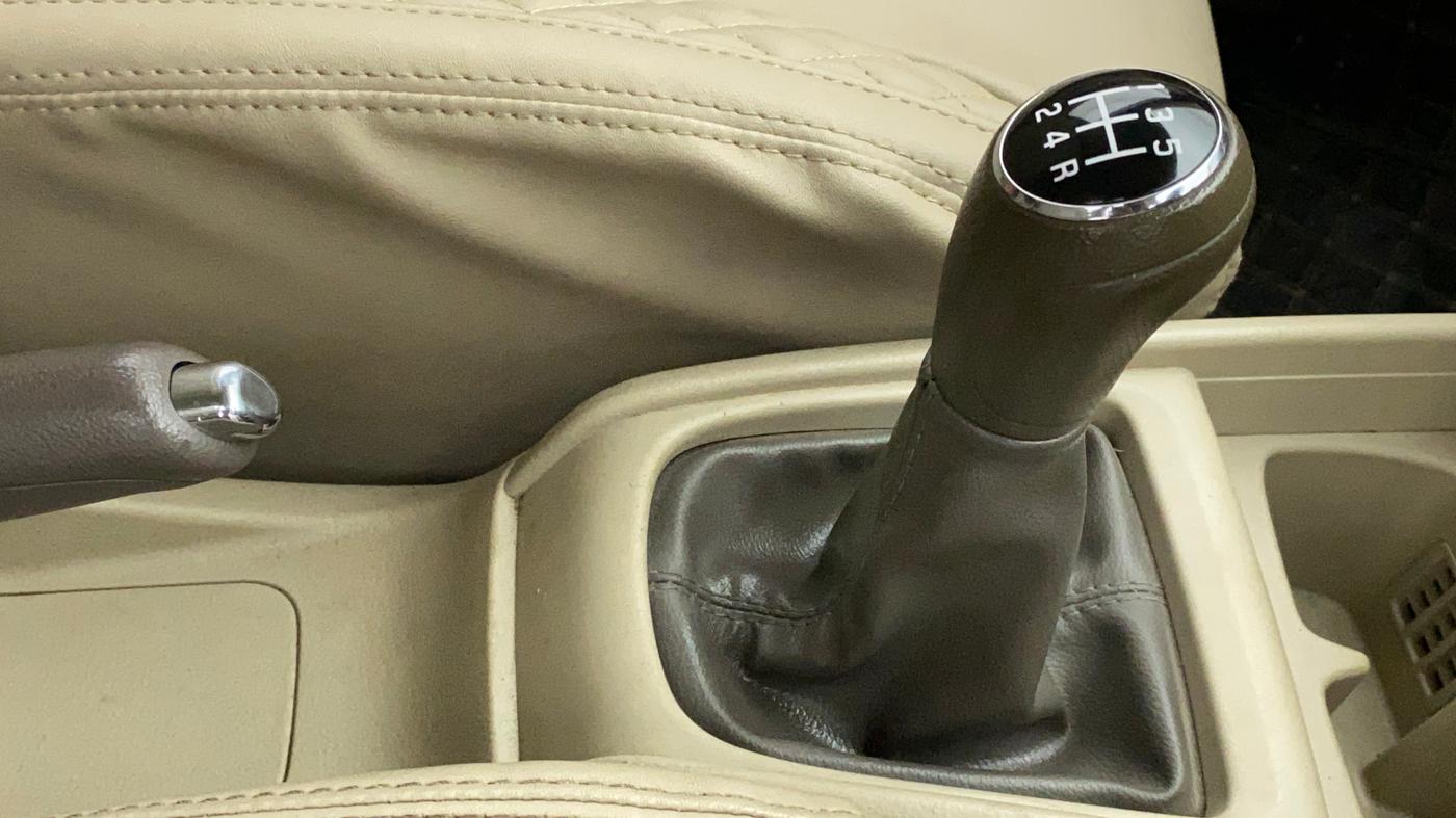 2018 Maruti Ertiga ZXI+ SHVS, Petrol, Manual, 33,675 km, Gear Lever
