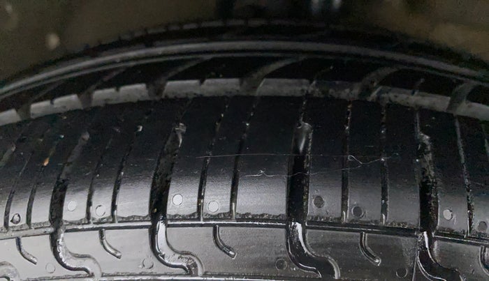 2015 Maruti Celerio VXI, Petrol, Manual, 8,719 km, Right Front Tyre Tread