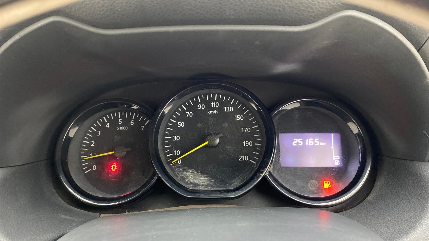 2016 Renault Duster RXE PETROL, Petrol, Manual, 25,165 km, Odometer Image