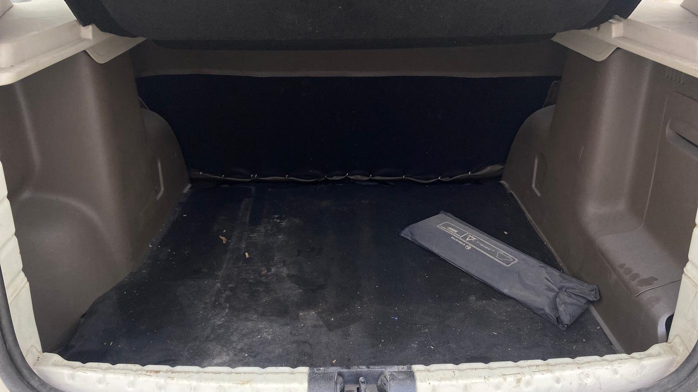 2016 Renault Duster RXE PETROL, Petrol, Manual, 25,165 km, Boot Inside