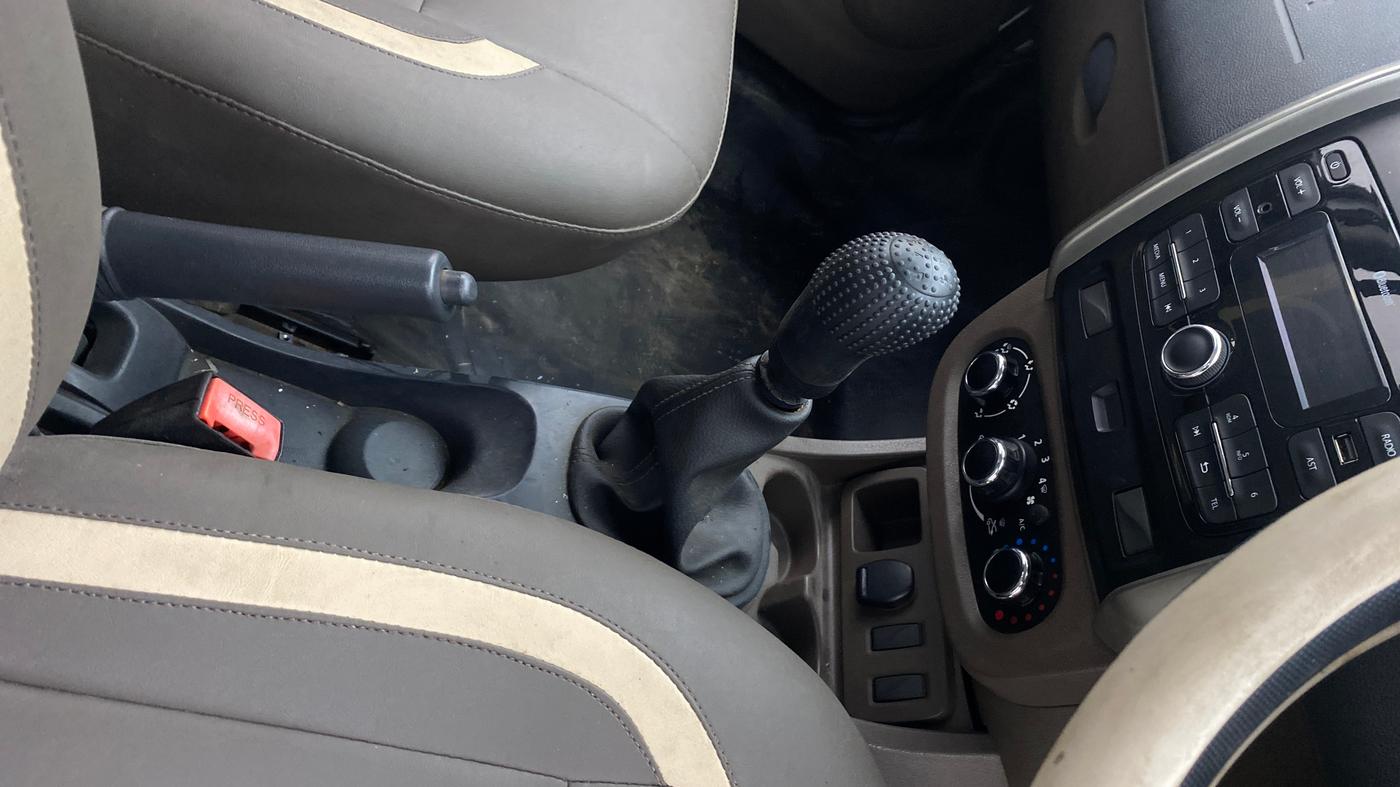 2016 Renault Duster RXE PETROL, Petrol, Manual, 25,165 km, Gear Lever