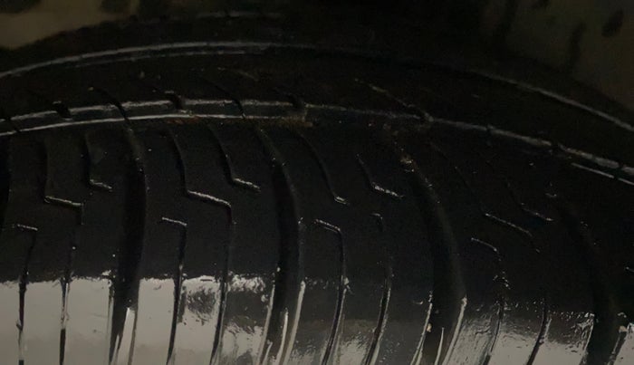 2012 Nissan Sunny XL DIESEL, Diesel, Manual, 1,18,590 km, Right Rear Tyre Tread