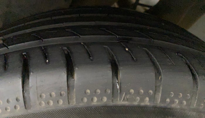 2021 Maruti Dzire VXI, Petrol, Manual, 8,411 km, Left Rear Tyre Tread