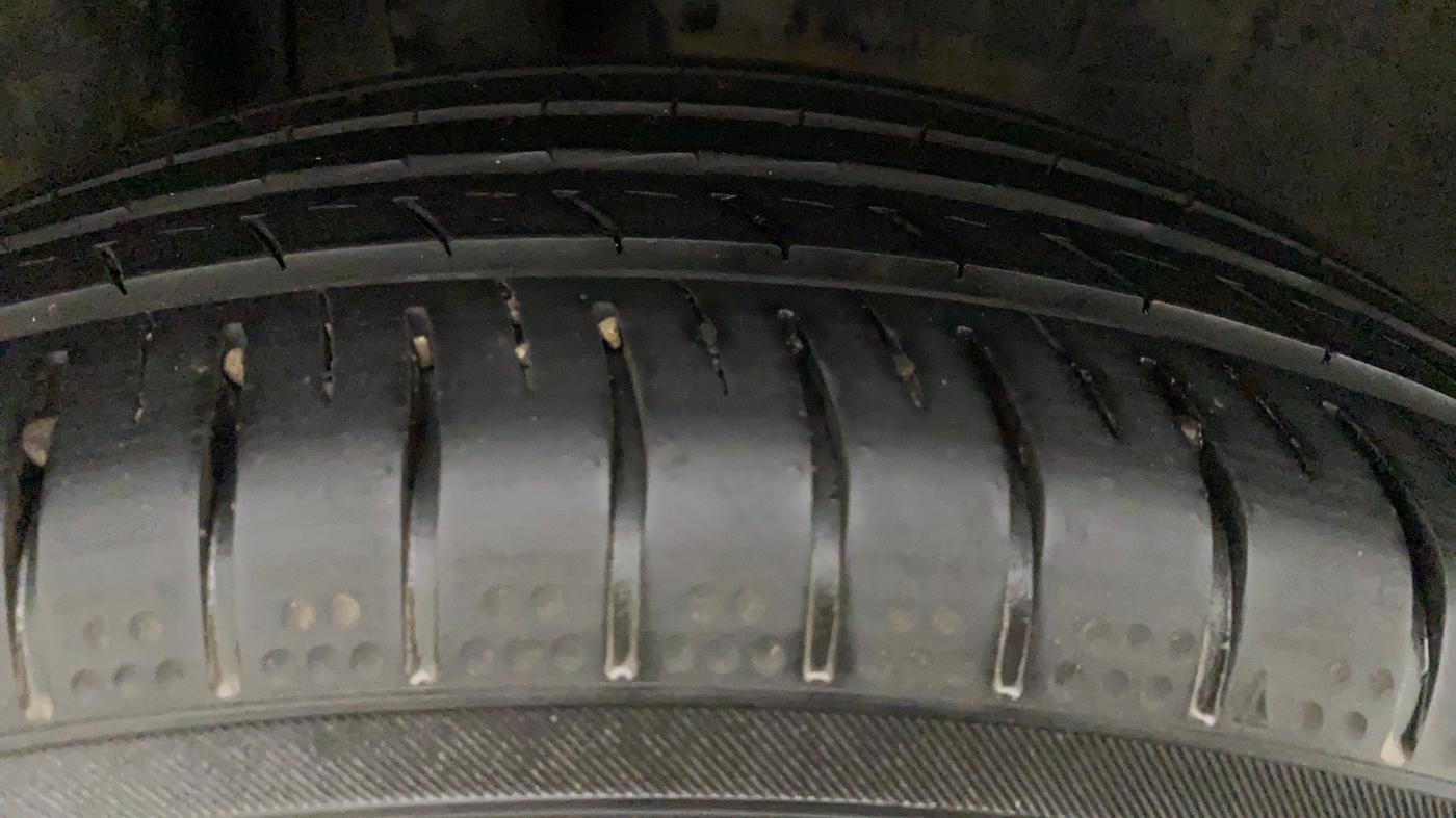 2021 Maruti Dzire VXI, Petrol, Manual, 8,411 km, Right Front Tyre Tread