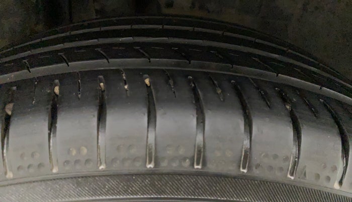2021 Maruti Dzire VXI, Petrol, Manual, 8,411 km, Right Front Tyre Tread