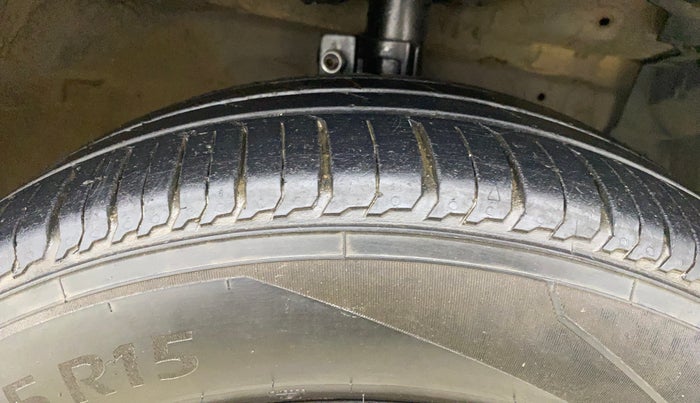 2013 Maruti Ertiga VXI, Petrol, Manual, 33,718 km, Right Front Tyre Tread