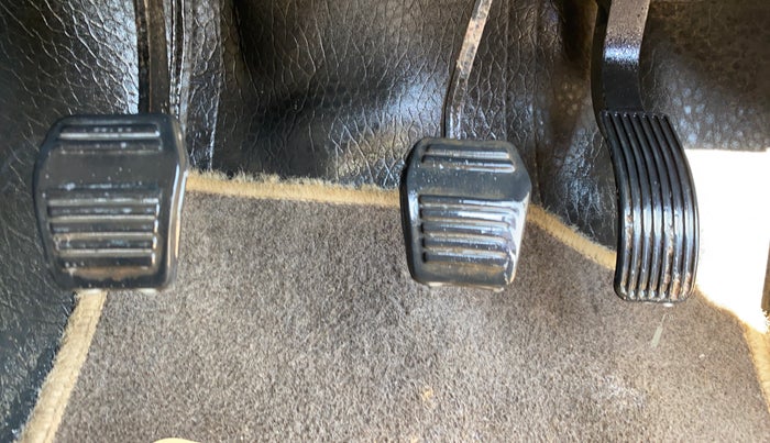 2017 Mahindra TUV300 T8, Diesel, Manual, 96,442 km, Pedals