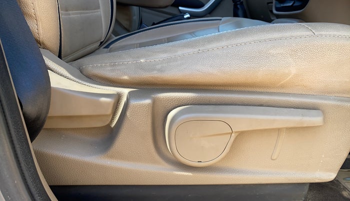 2017 Mahindra TUV300 T8, Diesel, Manual, 96,442 km, Driver Side Adjustment Panel