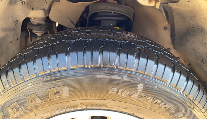 2017 Mahindra TUV300 T8, Diesel, Manual, 96,442 km, Left Front Tyre Tread