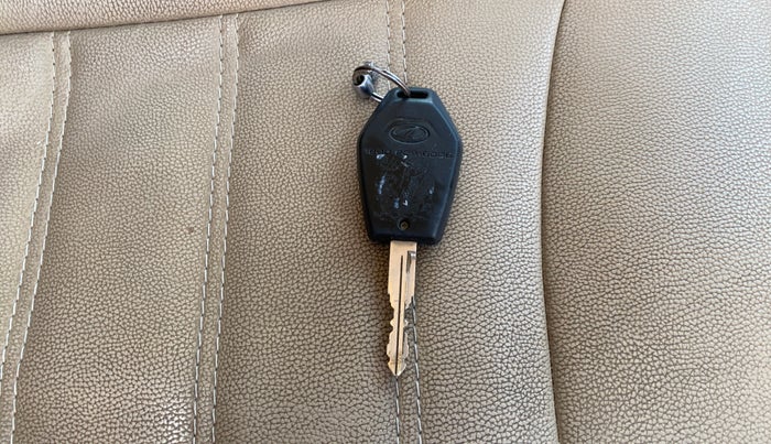 2017 Mahindra TUV300 T8, Diesel, Manual, 96,442 km, Key Close Up