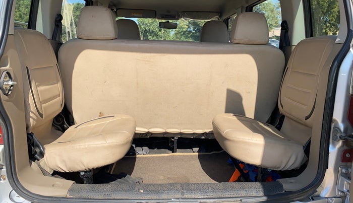 2017 Mahindra TUV300 T8, Diesel, Manual, 96,442 km, Boot Inside