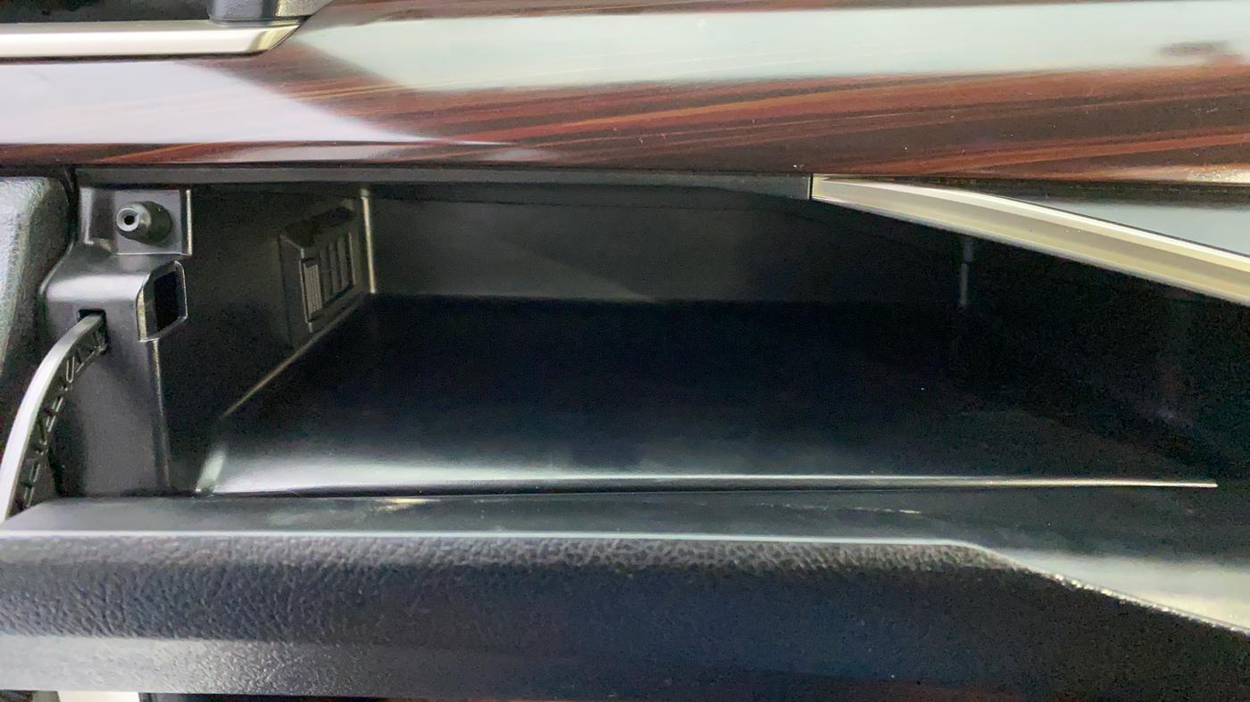 2018 Toyota Innova Crysta 2.4 VX 7 STR, Diesel, Manual, 37,200 km, Cooled Glove Box