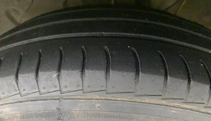 2019 Hyundai NEW SANTRO MAGNA, Petrol, Manual, 68,082 km, Left Front Tyre Tread