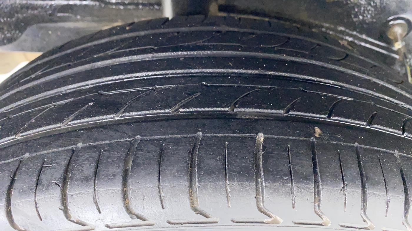 2013 Toyota Etios V SP, Petrol, Manual, 97,892 km, Right Rear Tyre Tread