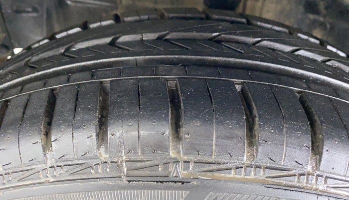 2013 Toyota Etios V SP, Petrol, Manual, 97,892 km, Left Front Tyre Tread