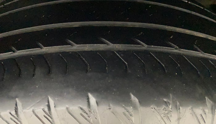 2021 Mahindra XUV500 W11, Diesel, Manual, 65,170 km, Left Rear Tyre Tread