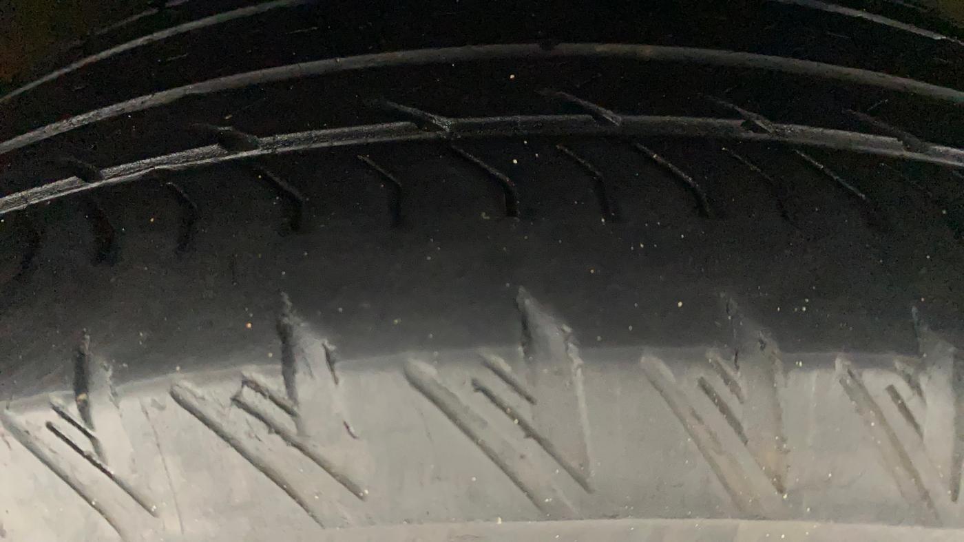 2021 Mahindra XUV500 W11, Diesel, Manual, 65,170 km, Right Front Tyre Tread