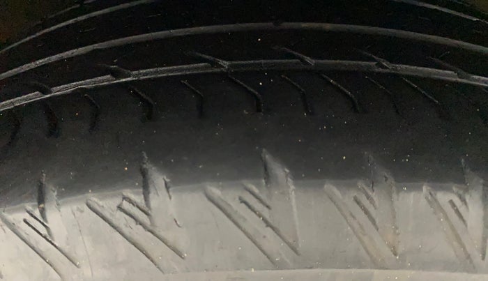 2021 Mahindra XUV500 W11, Diesel, Manual, 65,170 km, Right Front Tyre Tread