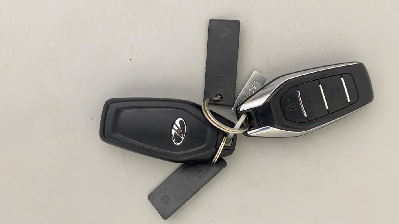 2021 Mahindra XUV500 W11, Diesel, Manual, 65,170 km, Key Close Up