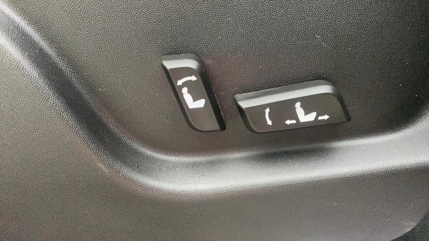 2021 Mahindra XUV500 W11, Diesel, Manual, 65,170 km, Driver Side Adjustment Panel