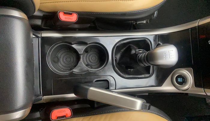 2021 Mahindra XUV500 W11, Diesel, Manual, 65,170 km, Gear Lever