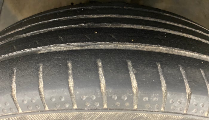 2014 Hyundai i20 MAGNA O 1.2, Petrol, Manual, 74,795 km, Left Front Tyre Tread