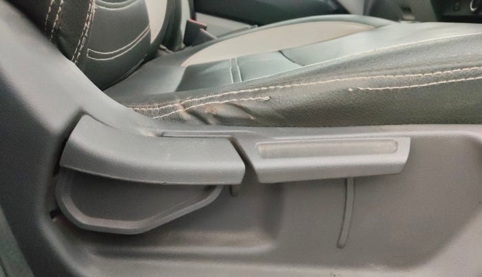 2021 Hyundai GRAND I10 NIOS SPORTZ 1.2 KAPPA VTVT CNG, CNG, Manual, 78,486 km, Driver Side Adjustment Panel