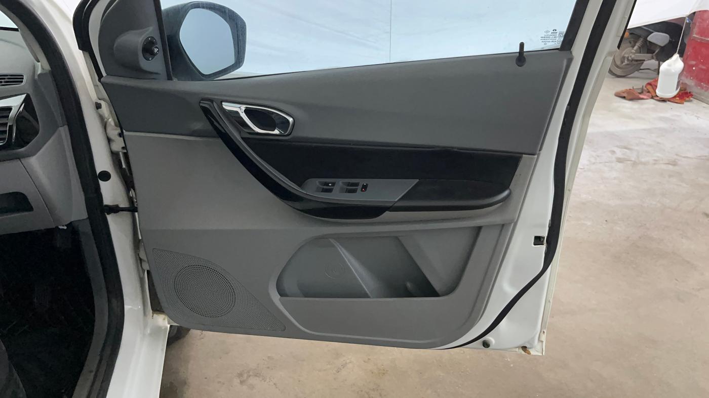 2021 Tata TIGOR XZA PLUS PETROL, Petrol, Automatic, 32,301 km, Driver Side Door Panels Control
