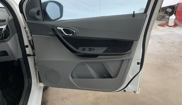 2021 Tata TIGOR XZA PLUS PETROL, Petrol, Automatic, 32,195 km, Driver Side Door Panels Control