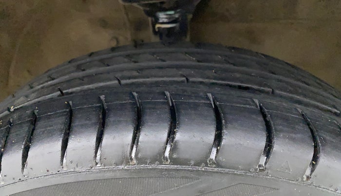 2013 Maruti Wagon R Stingray VXI, Petrol, Manual, 51,422 km, Right Front Tyre Tread