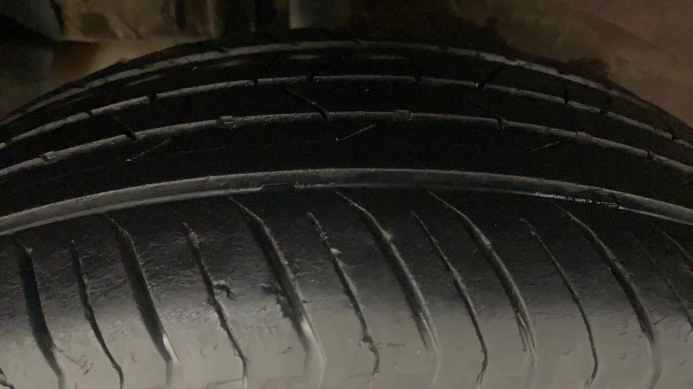 2017 Tata NEXON XM DIESEL, Diesel, Manual, 1,27,047 km, Right Rear Tyre Tread
