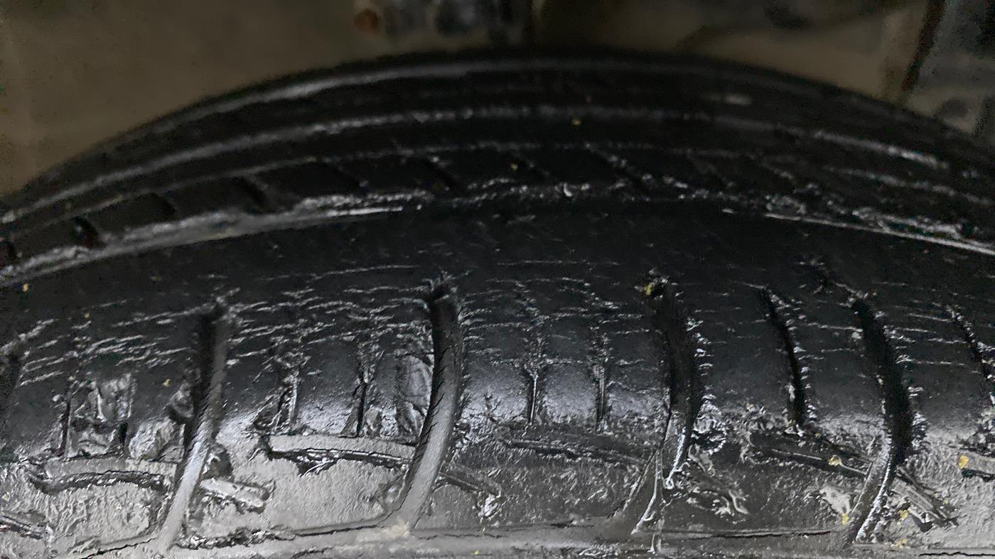 2013 Maruti Swift ZXI D, Petrol, Manual, 48,777 km, Right Front Tyre Tread