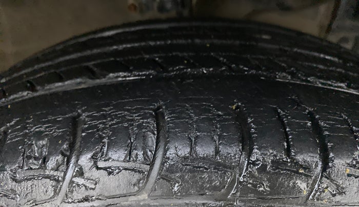 2013 Maruti Swift ZXI D, Petrol, Manual, 48,777 km, Right Front Tyre Tread