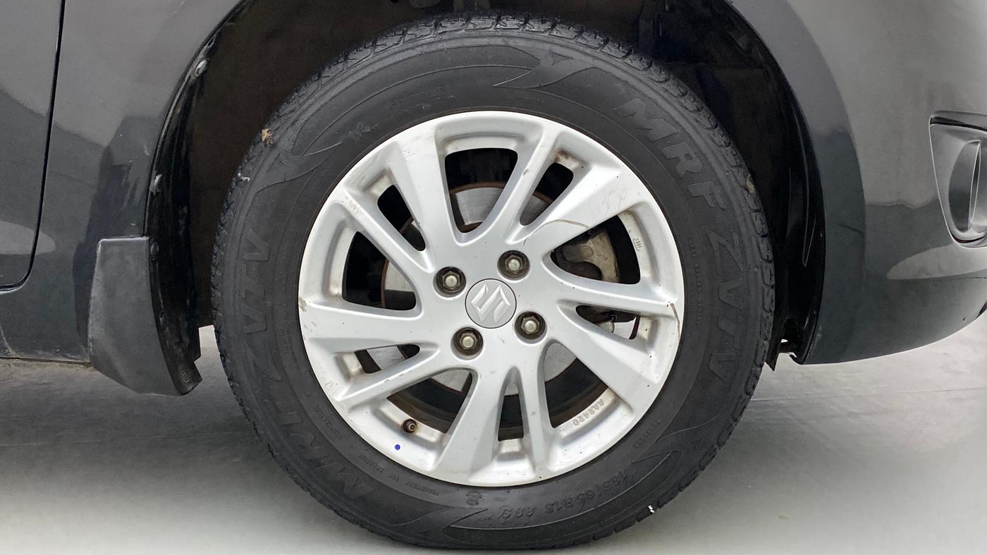 2013 Maruti Swift ZXI D, Petrol, Manual, 48,777 km, Right Front Wheel
