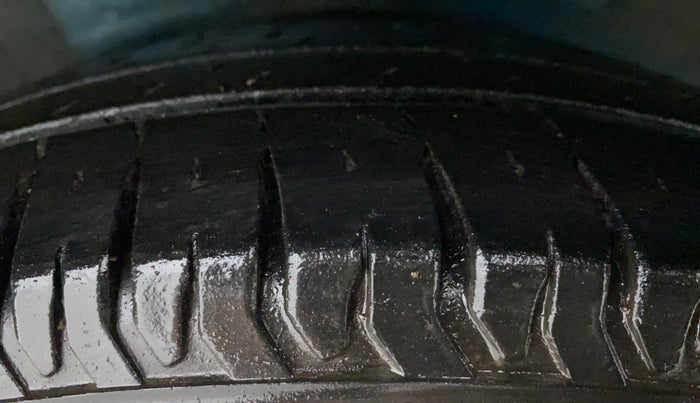 2012 Maruti A Star VXI (ABS) AT, Petrol, Automatic, 72,556 km, Right Rear Tyre Tread