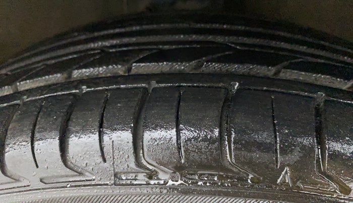 2012 Maruti A Star VXI (ABS) AT, Petrol, Automatic, 72,556 km, Right Front Tyre Tread