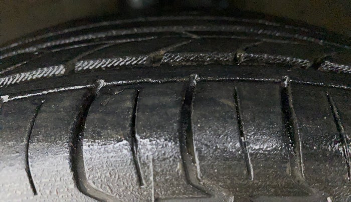 2012 Maruti A Star VXI (ABS) AT, Petrol, Automatic, 72,556 km, Left Front Tyre Tread