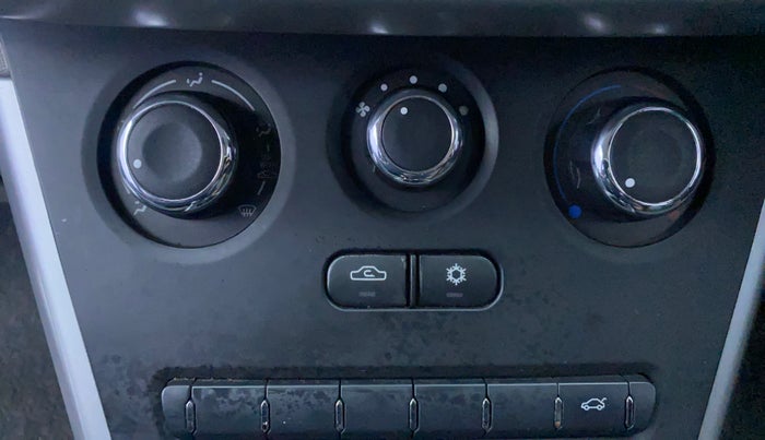 2019 Tata NEXON XM PETROL, CNG, Manual, 36,391 km, AC Unit - Directional switch has minor damage