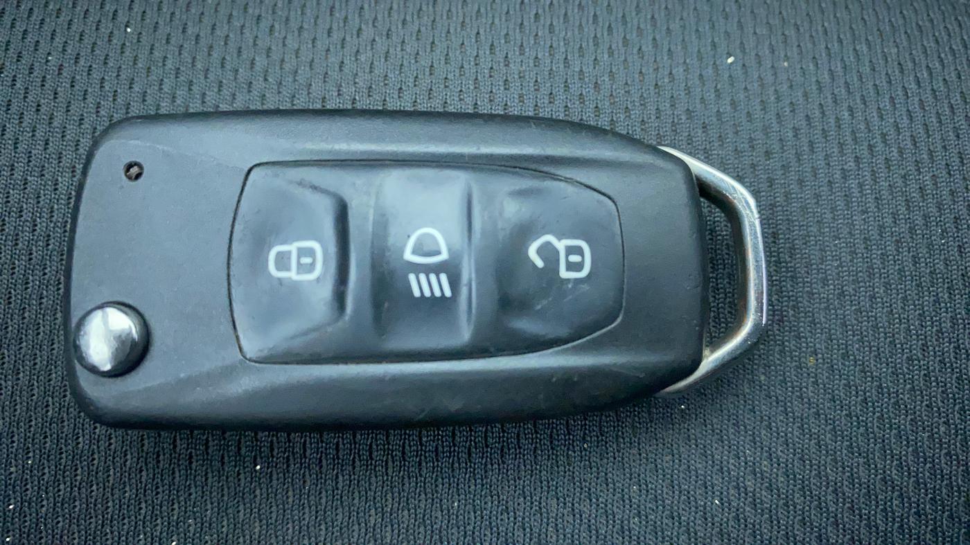 2019 Tata NEXON XM PETROL, CNG, Manual, 36,391 km, Key Close Up