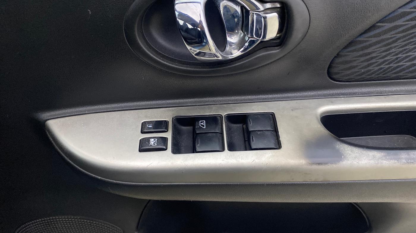 2016 Nissan Micra XV CVT, Petrol, Automatic, 1,06,211 km, Driver Side Door Panels Control
