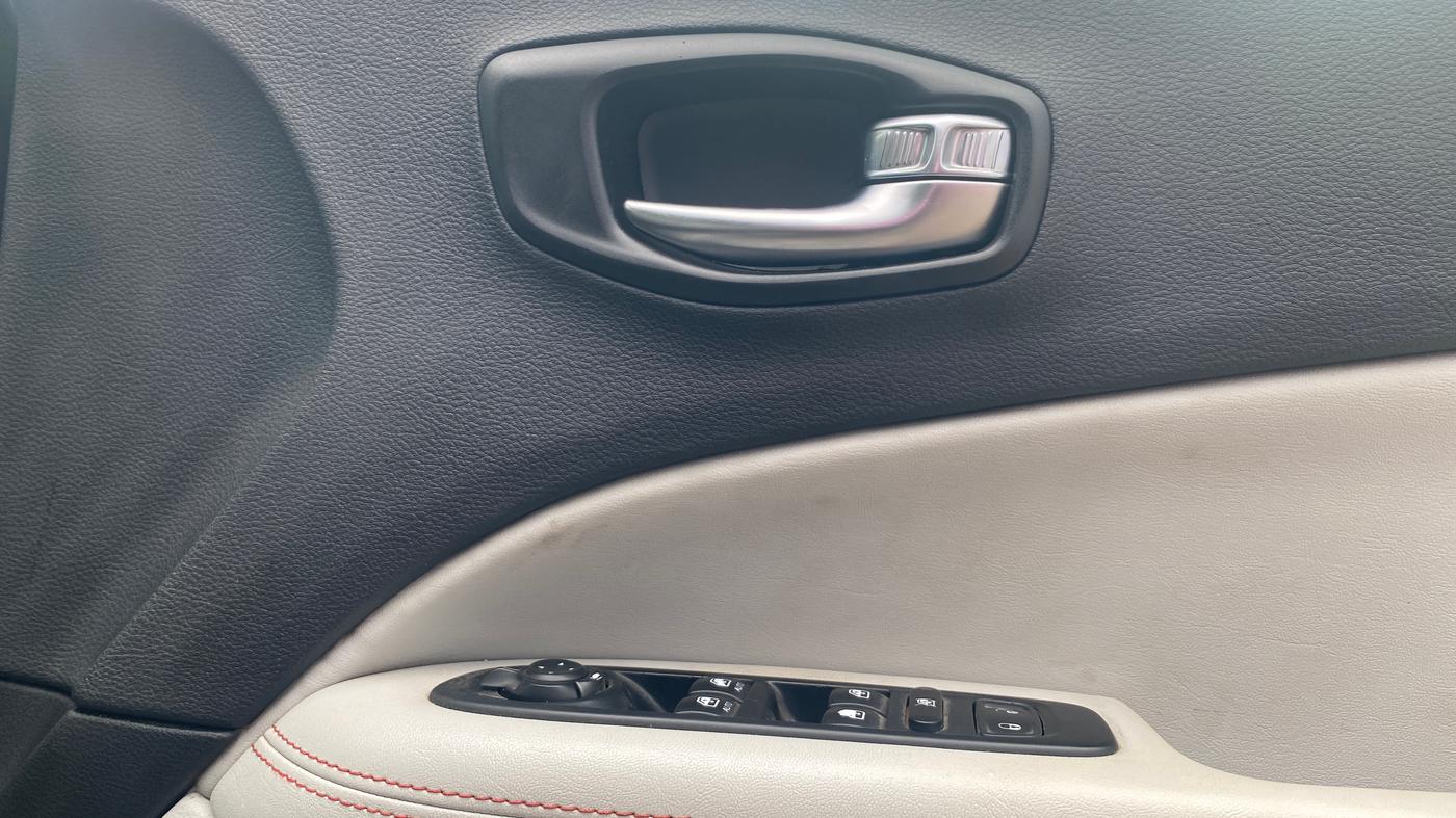 2018 Jeep Compass LIMITED 1.4 PETROL AT, Petrol, Automatic, 91,036 km, Driver Side Door Panels Control