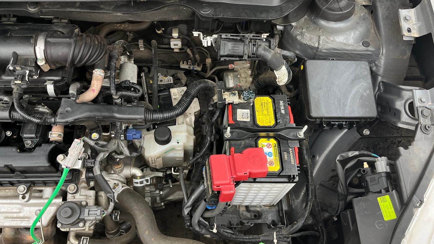 2023 Maruti Swift VXI AMT, Petrol, Automatic, 9,412 km, Engine View - Left