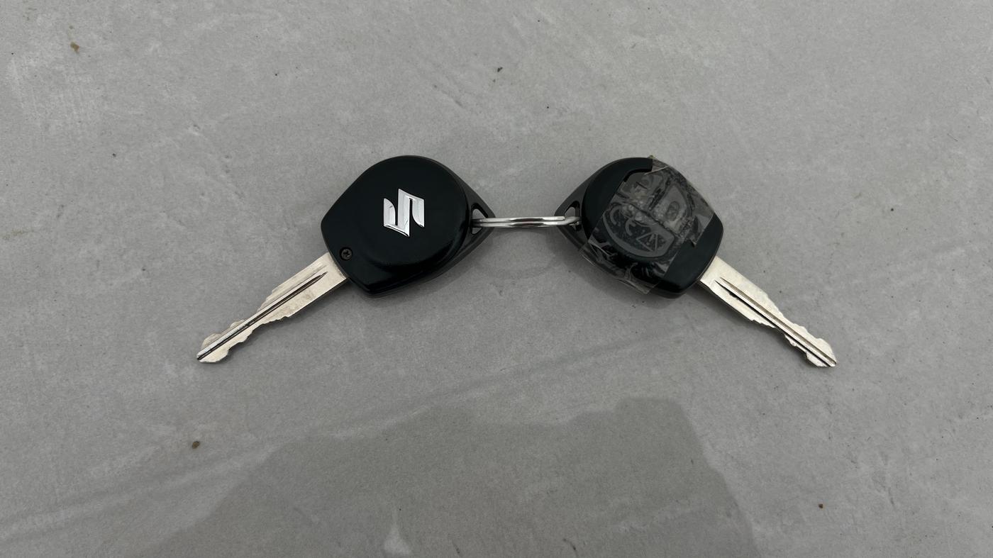 2023 Maruti Swift VXI AMT, Petrol, Automatic, 9,412 km, Key Close Up