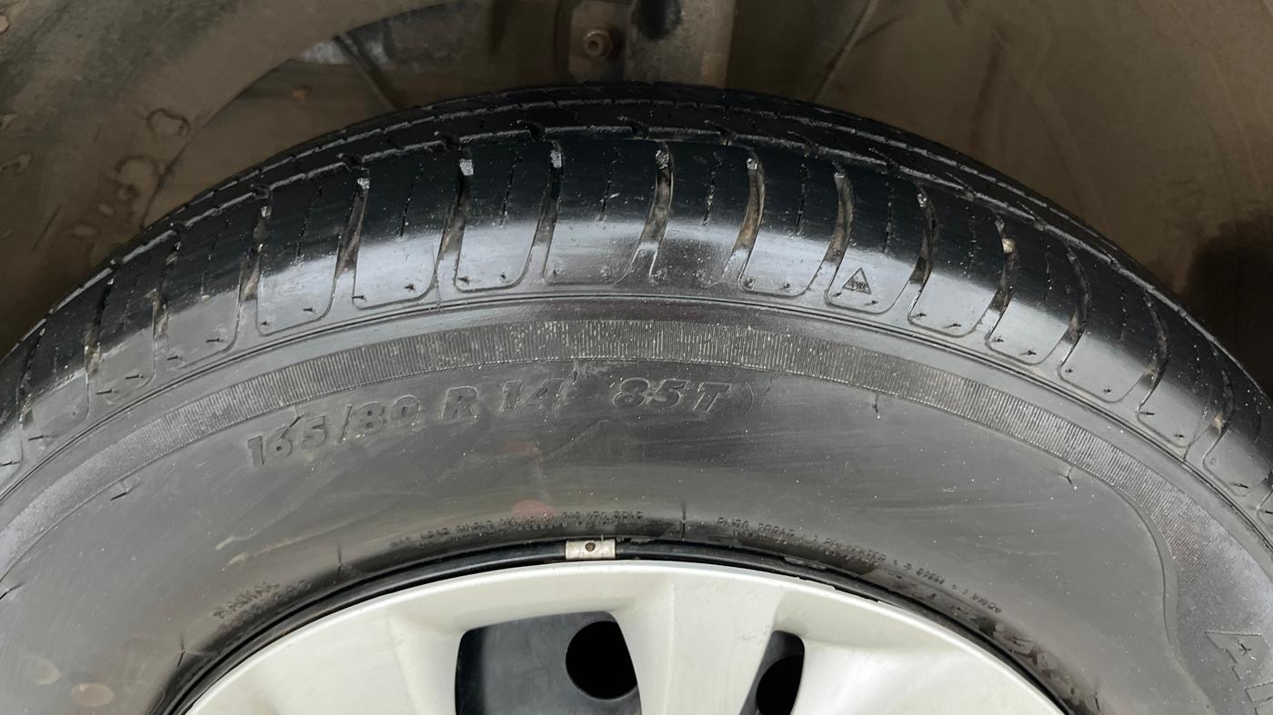 2023 Maruti Swift VXI AMT, Petrol, Automatic, 9,412 km, Left Front Tyre Tread