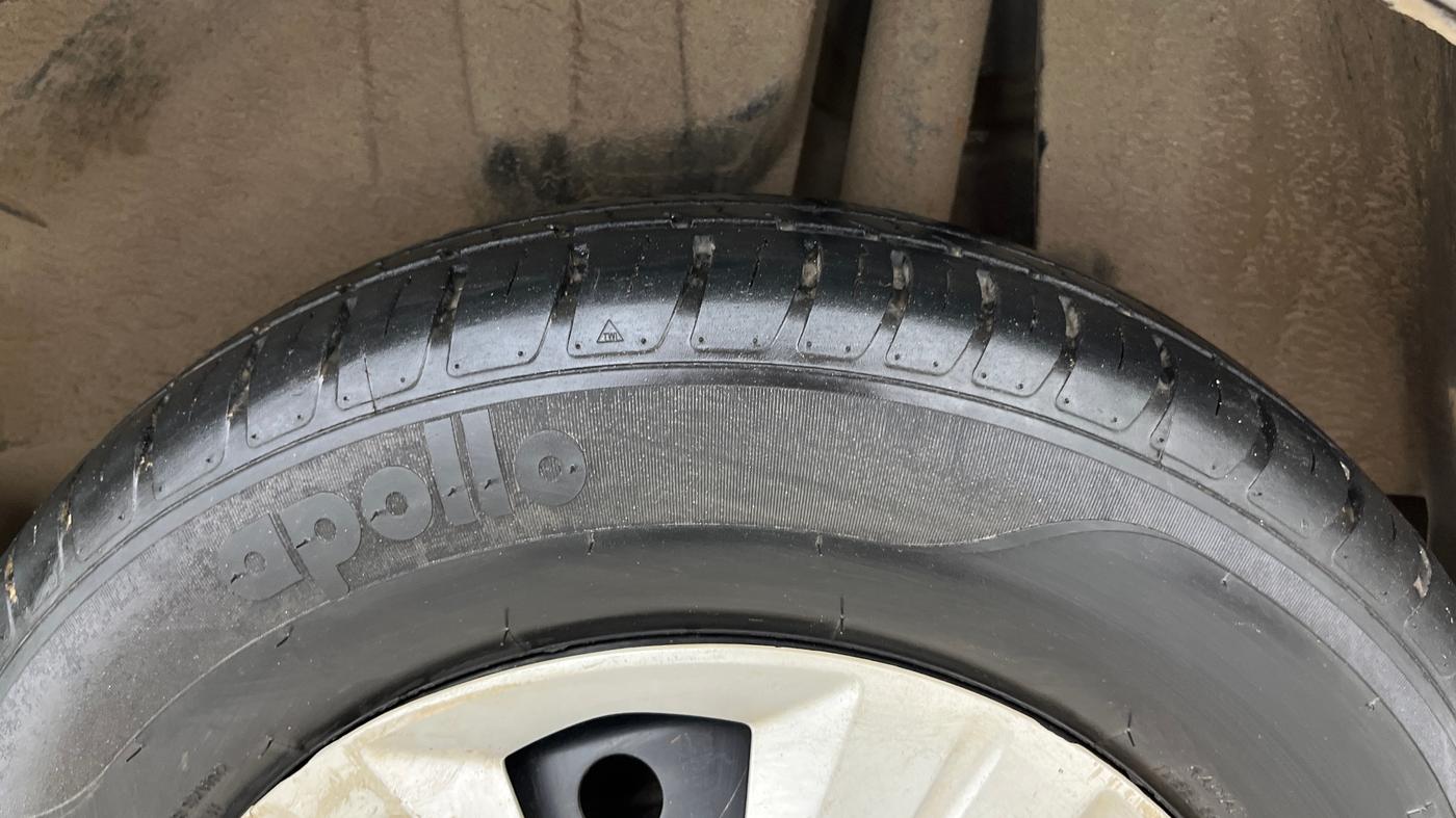 2023 Maruti Swift VXI AMT, Petrol, Automatic, 9,412 km, Left Rear Tyre Tread