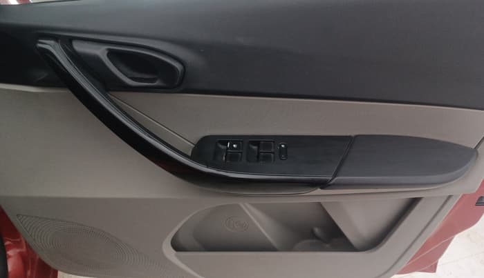 2019 Tata Tiago XT PETROL, Petrol, Manual, 82,100 km, Driver Side Door Panels Control