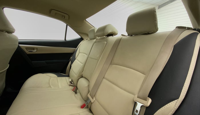 2016 Toyota Corolla Altis G, Petrol, Manual, 36,318 km, Right Side Rear Door Cabin
